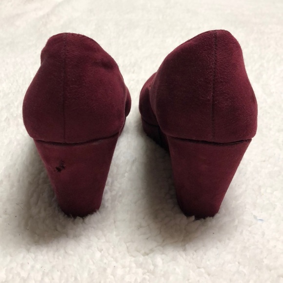 Burgundy Closed Toe Wedges!! - Picture 4 of 4